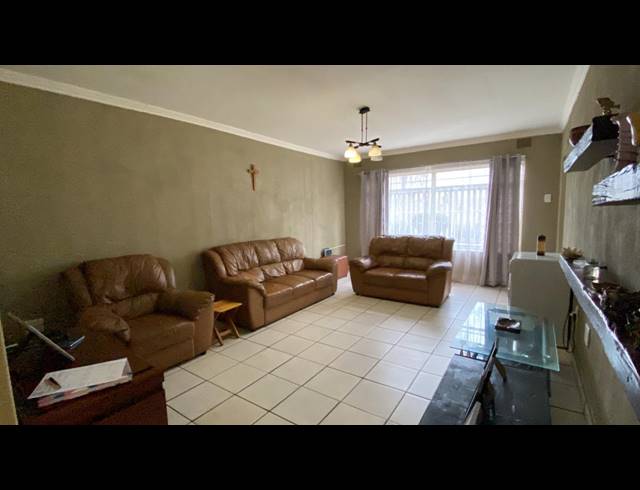 2 BEDROOM APARTMENT FOR SALE IN VANDERBIJLPARK CW 3